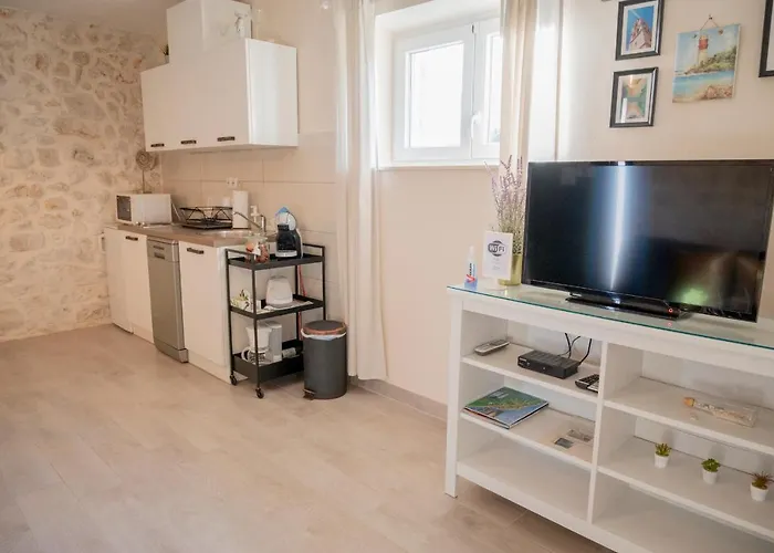 Kadija Castle トゥラニ