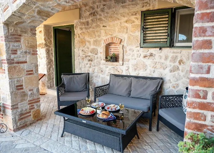 Kadija Castle トゥラニ