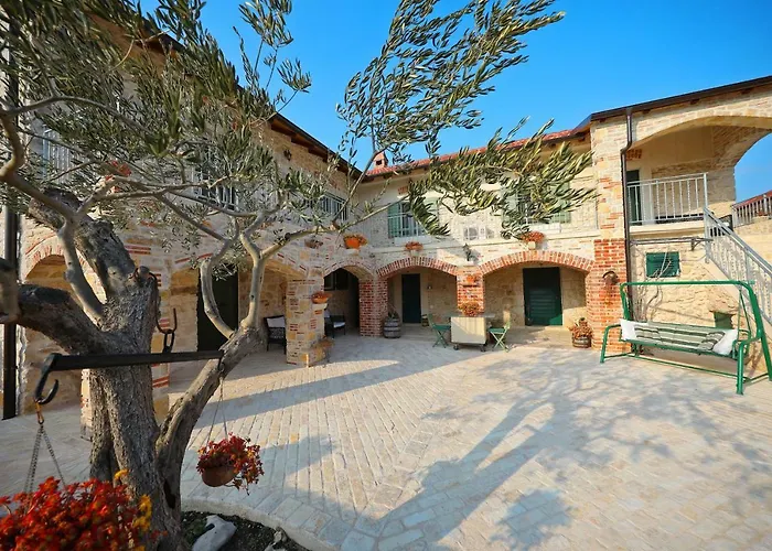 Kadija Castle * トゥラニ