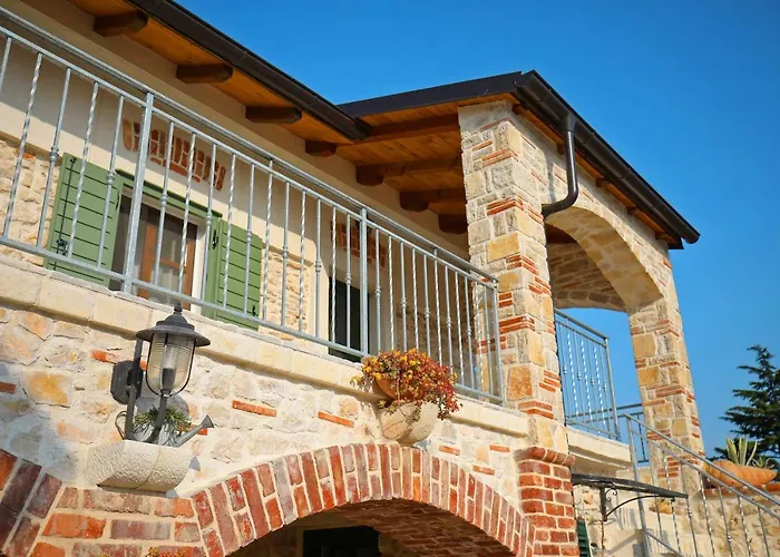 アパート Kadija Castle トゥラニ